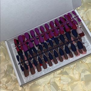 Press-on nails [12 sets]